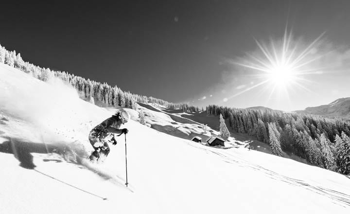 Flot solskin over offpist skiløber i Schladming med Slopetrotter